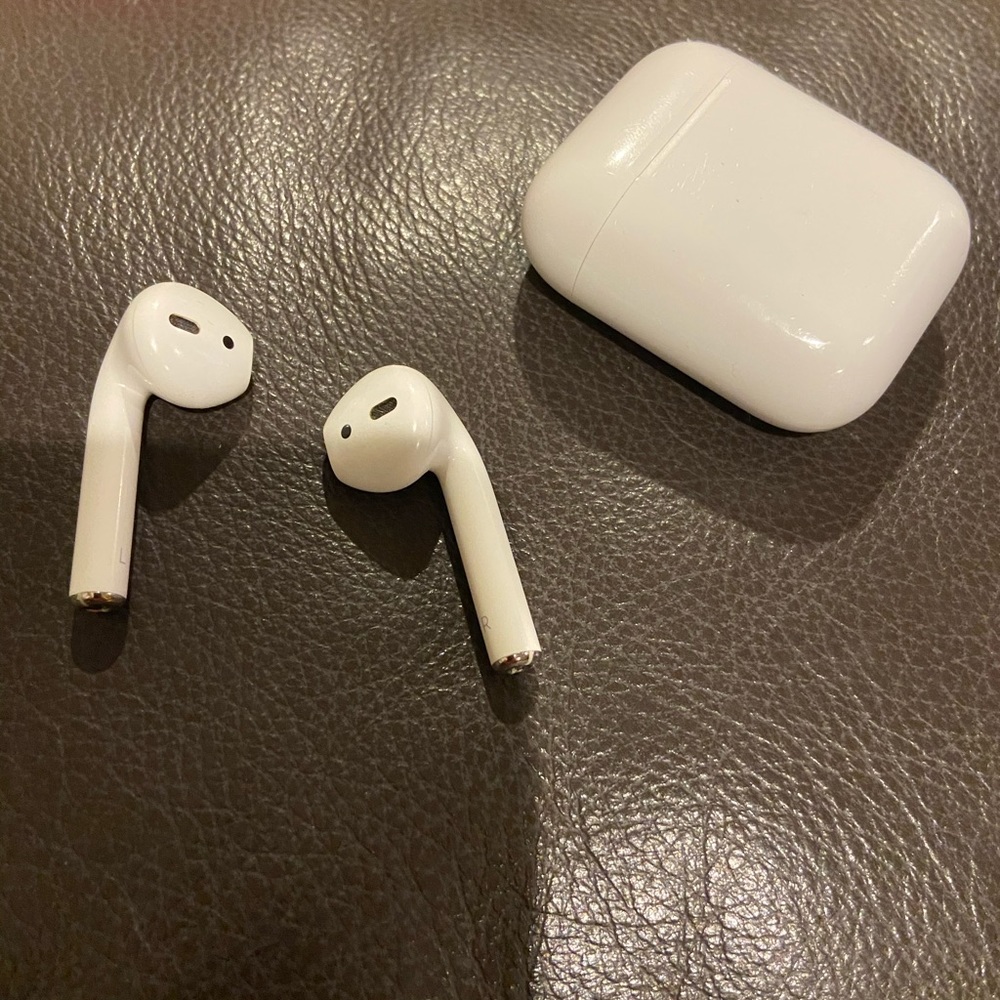 Apple AirPods with Charging Case